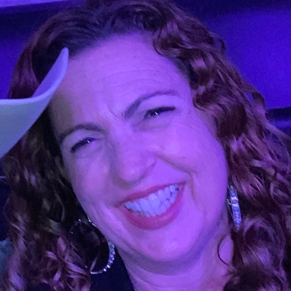 Meet your Posher, April - Picture 2 of 2